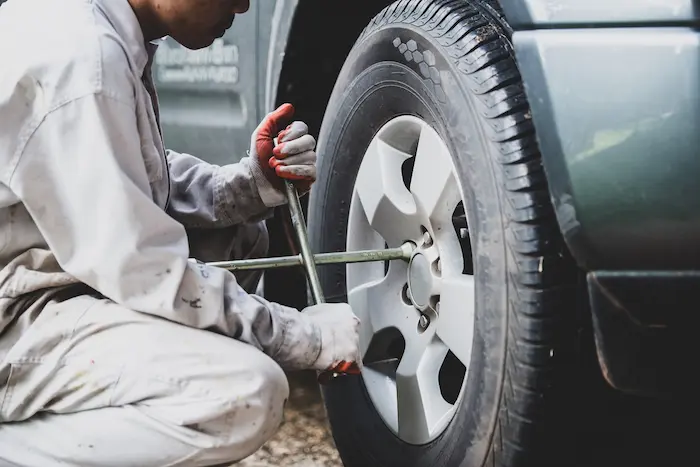 تعویض لاستیک و پنچرگیری خودرو
